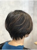 カーキグレージュマッシュショートボブフェザーバングヘナ(所沢)