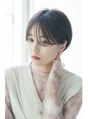 暗髪×束感ショート×シースルーバング×フレンチガーリー
