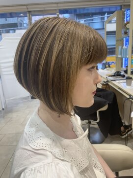 アッシュ 仙川店(Ash) 海外ヘア ショート 外国人風ボブ 前下がり　軟毛　クセ毛