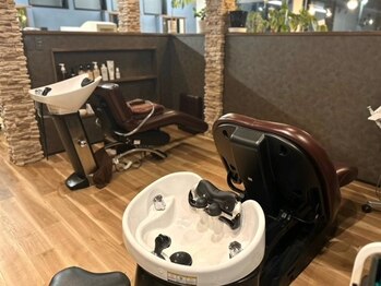 ローザヘアサロン(ROSA hair salon)の写真/リラクゼーションメニュー豊富◎極上スパで眠りを誘う癒しの時間を…♪頭皮ケアで美髪をキープできる☆