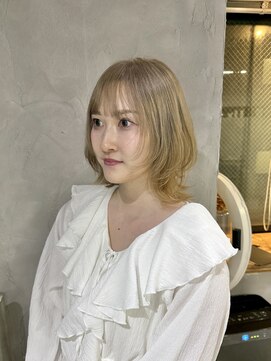 リュッカ(Lyuck) 【MANA】レイヤー/ボブレイヤー/ボブウルフ/ベージュ/ハイトーン