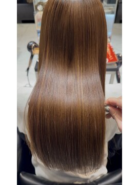 サンカリ イオンモール新居浜店(SANKARI) まっすぐすぎない自然さが魅力の髪質改善ストレート