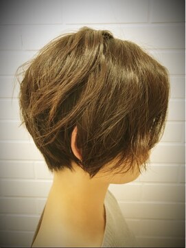 ギンイロ(giniro) ショートボブ