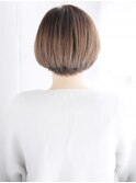 透け感バングのナチュラルショート