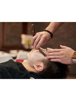 【王子/平日21時迄受付】 バーバーサロンの醍醐味である"シェービング"でワンランク上のケアを！