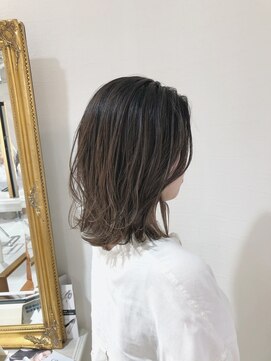 ルッソリベラ 池袋(Lusso libera) ニュアンスカラー×外ハネミディアム