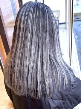 ブレイズヘアー(BLAZEhair) 【黒多め】コントラストホワイトバレイヤージュ×ブリーチ２回