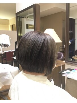 ルユイット(Le huit) 前下がりボブ