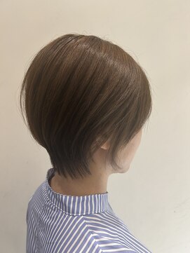 アース 天満橋店(HAIR & MAKE EARTH) 20代30代40代前下がりストレート小顔補正立体カット