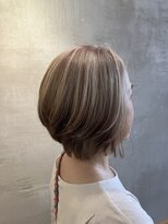 グランデム(GRANDEM)&nbsp;グレイへア白髪ぼかしショートボブ