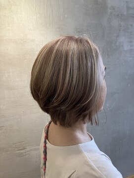 グランデム(GRANDEM) グレイへア白髪ぼかしショートボブ