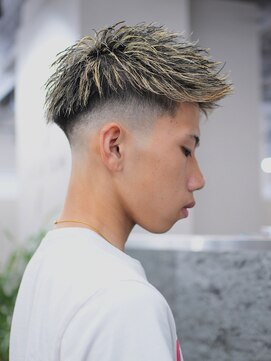 スラッシュ(SLASH) ツイストパーマ/短髪/ホワイトメッシュ/フェード/メンズ/姫路