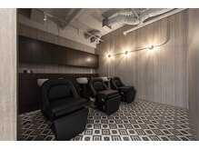 シャンプー台もフルフラットでゆったり[大宮/髪質改善/ハイトーン/ダブルカラー]