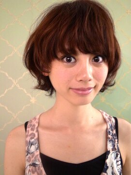 コクーン(Cocoon) ふんわりシルエットがかわいいショートボブ☆