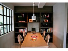 ミツハルチバ(MITSUHARU CHIBA)の雰囲気（カフェのような待合いスペースで何時間でもゆっくりできます♪）