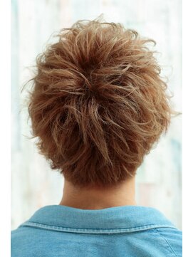 エイミーバイアフロートザガーデン 浦和店(amie by afloat the garden) ハイトーン☆フェザーマッシュ【浦和】