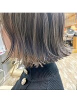 プラグ(Plug) 大人ミディボブハイライトケアブリーチアッシュ似合わせカット