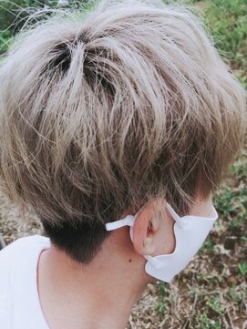 ハナイ ヘアーデザイン(HANAI hair design) シルバーカラー×マッシュ