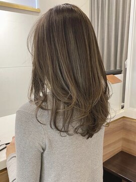 ビュートリアム ギンザ(BEAUTRIUM) ブリーチハイライト◇グレージュカラー◇レイヤーロング