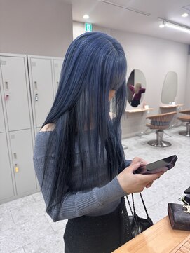 シカ 神戸三宮元町店(Cica) インナー ブラック ブルー ブリーチ ダブルカラー 三宮