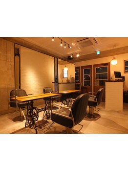 お客様の魅力を最大限引き出す＊親しみやすいスタイリストが、一人一人に合ったスタイルを提供します。