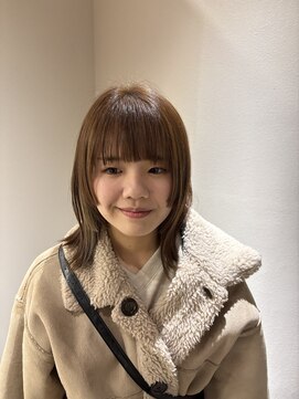 顔まわりにぱつっとライン