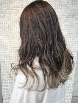 ヘアアーツ ブルーム(hair art's BLOOM)の写真/5月育休復帰のスタッフ【 YUI 】が女性目線で輝きをプラス！新しい自分に出会えるヘアサロン♪
