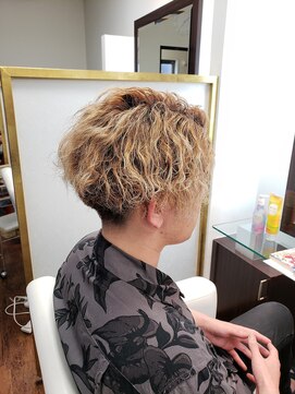 アムズヘアーファム センターパート×スパイラルパーマ