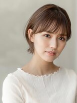 20代30代大人可愛いグレージュカラー斜めバングショートボブ
