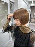 ベージュ