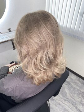 リアル(REAL) Whitebeige