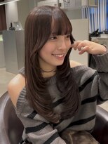 ケリーアン 太田(kelly.un)&nbsp;ハイレイヤー / お顔周りカット / ぱっつん / シアーグレージュ