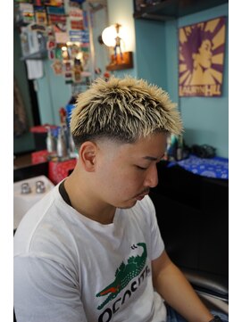 タイト スワッグ バーバーワークス(TIGHT SWAG BARBERWORKS) 金髪スパイキーショート金髪×テーパーフェード
