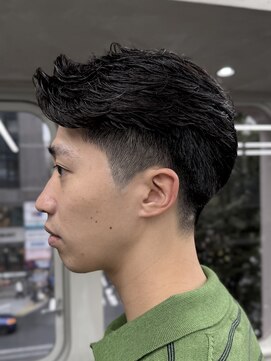 ニコ トウキョウ ロジック(nico TOKYO Logic) センターパート　ニュアンスパーマ　ビジネスヘア