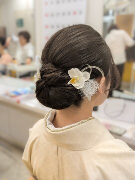 ヒデ美容室 シニヨンヘアアレンジ~卒業式
