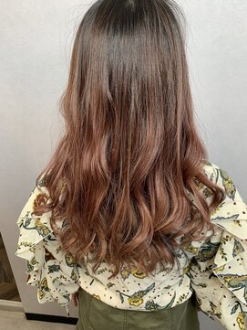 ウニカ デ ビエモン(UN1CA de BIEMON) バレイヤージュハイトーンブラウンカラー ゆるふわウェーブ 1