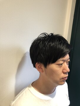 キー(KEY) 爽やかセンターパートスタイル