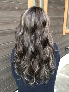 クープヘアー(Coupe hair) はっきりコントラストハイライト