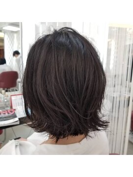 クオリス 上福岡店(QUALIS) ミディアム/無造作外ハネ/20代30代40代/ダークブラウン/小顔/