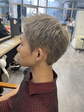 ジーニー 横浜(giinii) スパイキーショート　ブロンドヘア