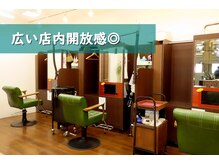 サロンパーク 希望ヶ丘店(SALON PARK)の雰囲気（一席ごとの間隔が広いので開放感があります。）