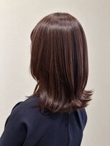 ウミト(Umito) 秋色ピンクベージュのくびれ外ハネミディアム