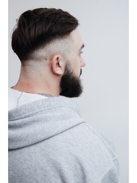 メリケンバーバーショップ コウベ(MERICAN BARBERSHOP KOBE) スキンフェードセミウェットクラウドマッシュm