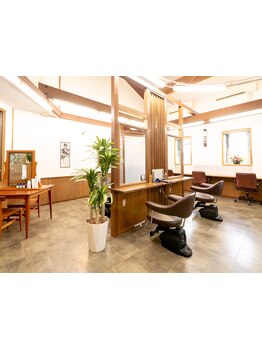 ご家族来店も多い、幅広い年代から愛されるサロン♪明るいスタッフが皆様のご来店をお待ちしております！