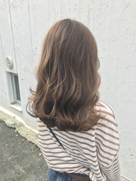 ヘアデザイン ソラ(Sola) 柔らかハイトーンベージュ×ゆるふわウェーブ