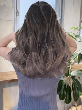 サイン 表参道(SIGN) バレイヤージュハイライトグラデーションカラー白髪ぼかし