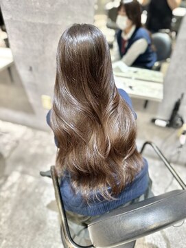 アンダーバーホワイト(_WHITE) 高校生レイヤーカット　チャレンジ