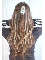 マリアナ(Mariana)&nbsp;ハイライトショートヘアレイヤーカットダブルカラー