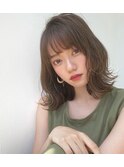 オリーブベージュ くびれミディアム レイヤーカット レイヤー