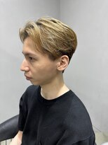 センターパート ハイトーン ブロンド